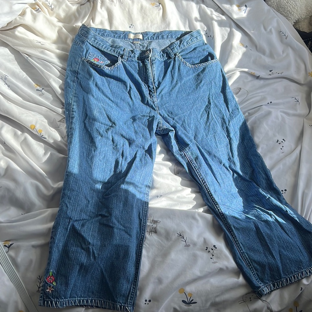Grandma jeans with floral addives